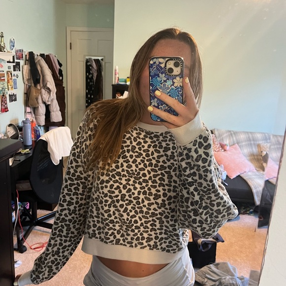 Z supply cheetah print crewneck sweater - Picture 2 of 4